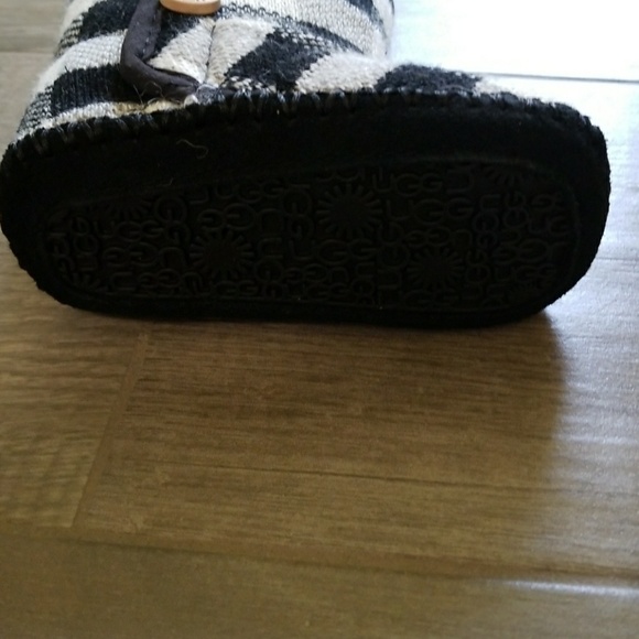 NIB UGG Black and White Kids Boots - Picture 5 of 8